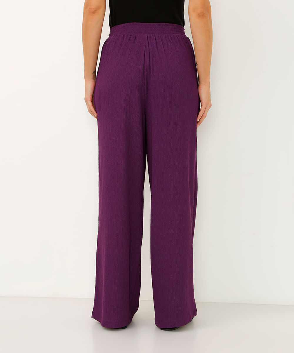 calça wide leg com bolsos texturizada roxa