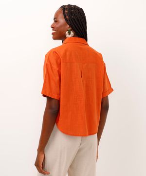 camisa cropped de algodão com bolsos laranja