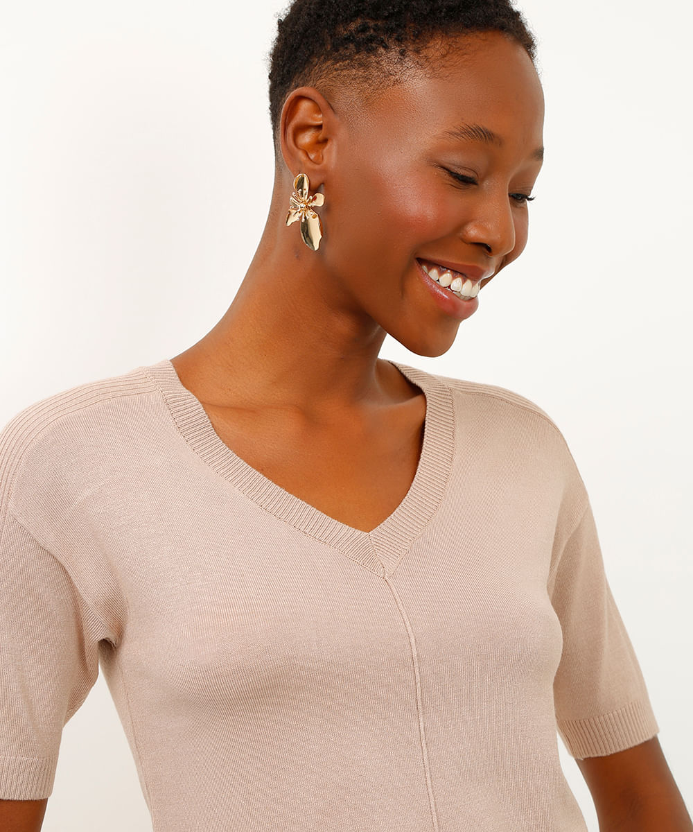 blusa de tricot decote v manga curta bege