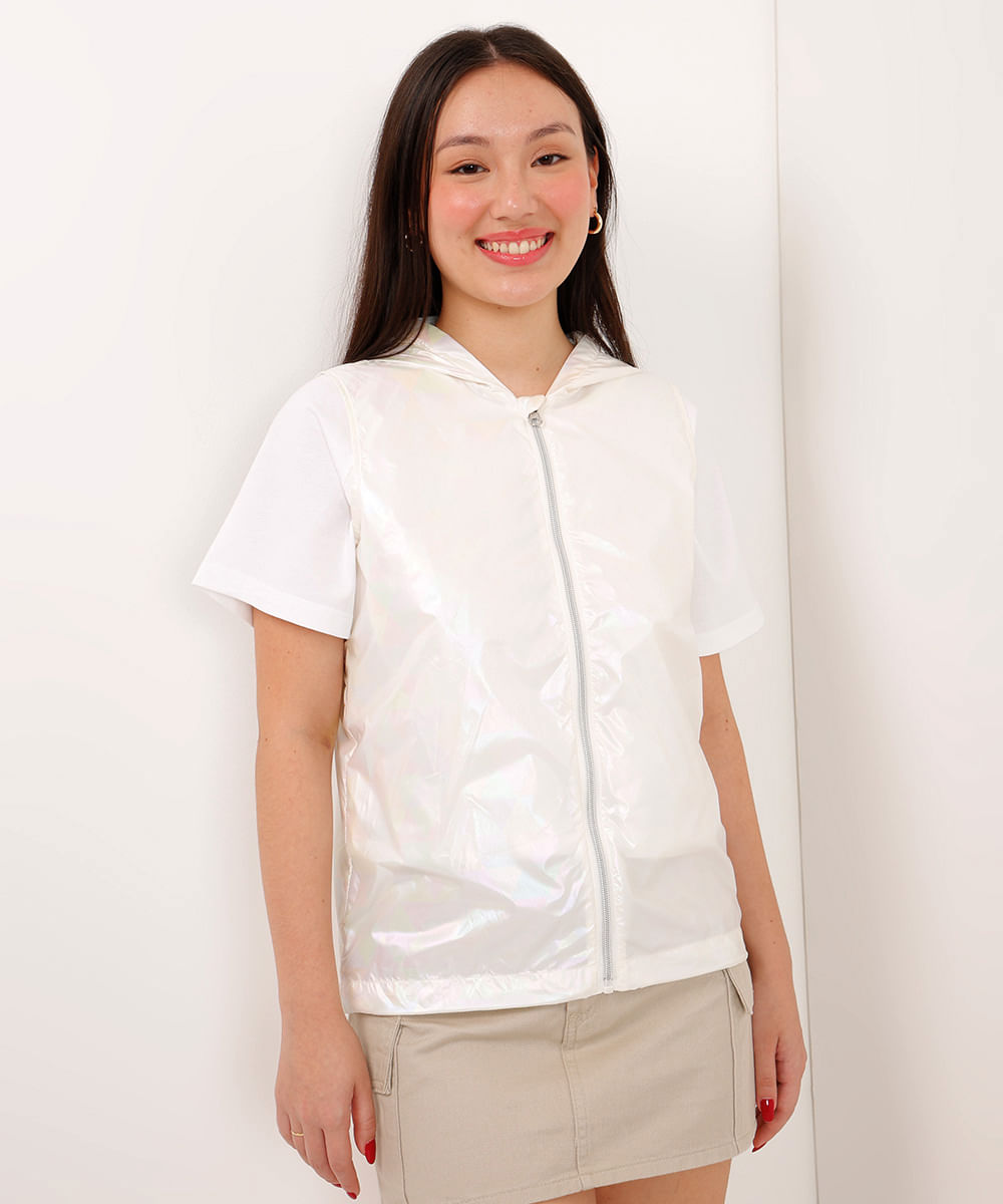 colete juvenil com capuz efeito brilhante off white