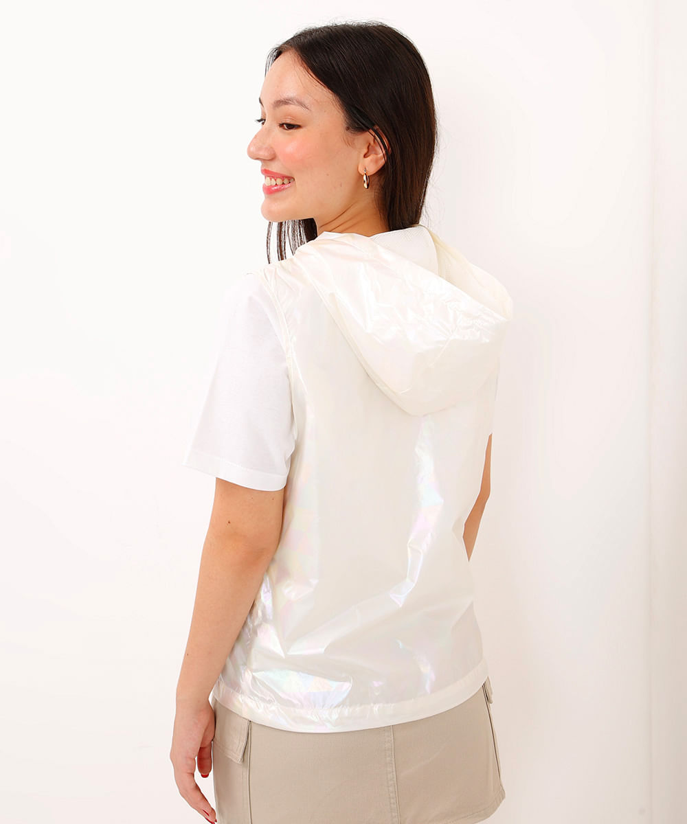 colete juvenil com capuz efeito brilhante off white