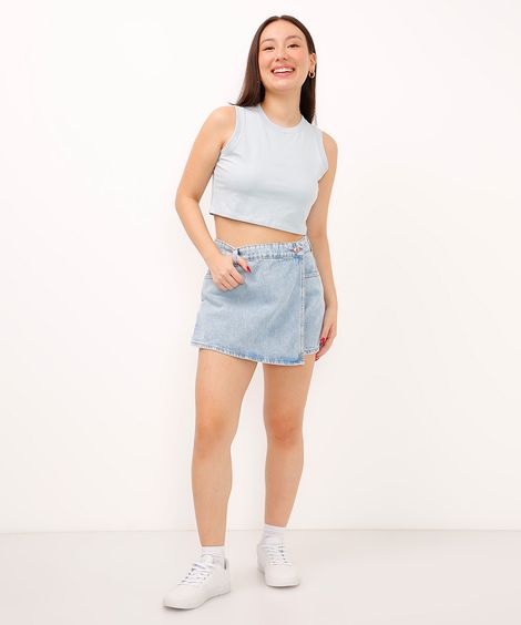 short saia jeans juvenil com bolsos azul médio