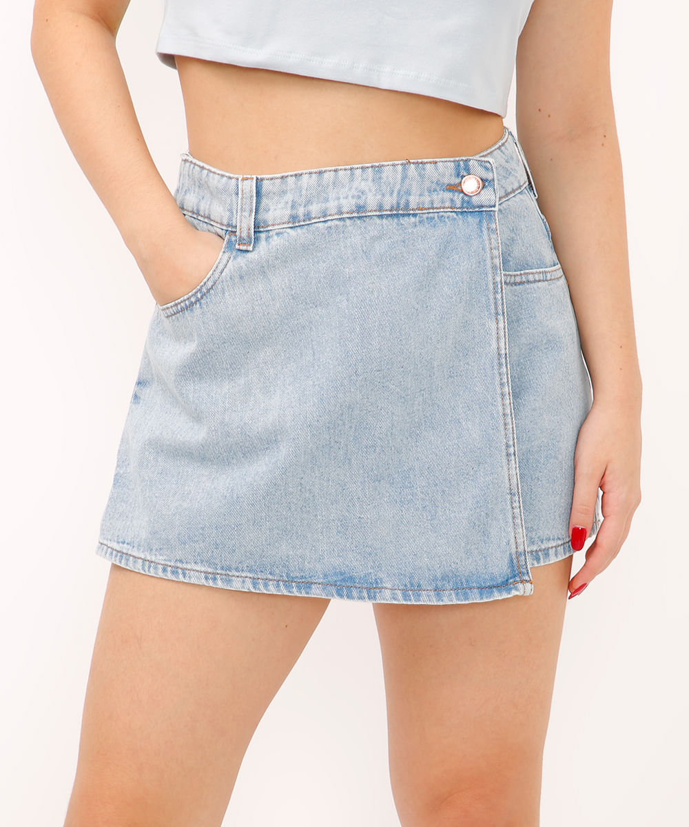 short saia jeans juvenil com bolsos azul médio