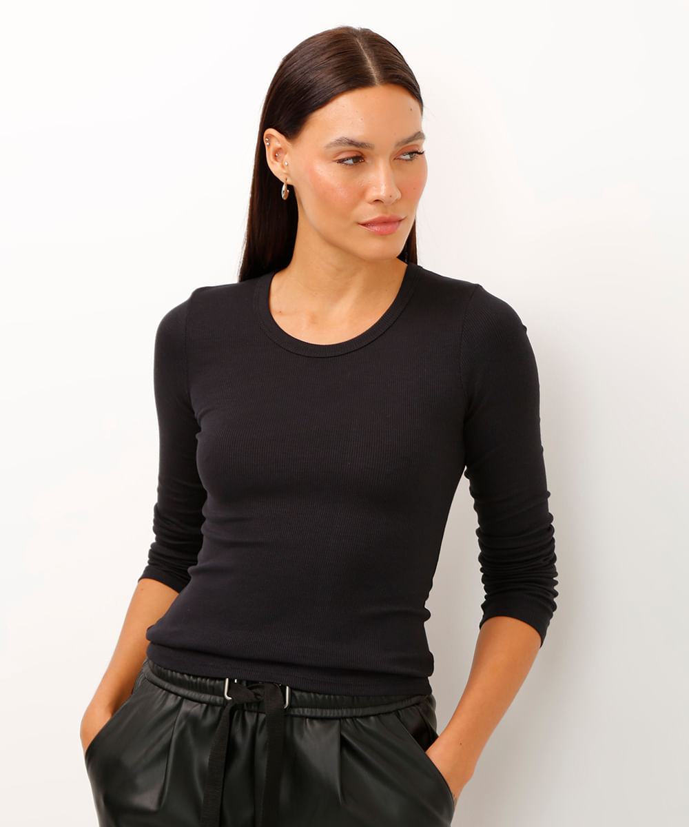 blusa de viscose canelada preta