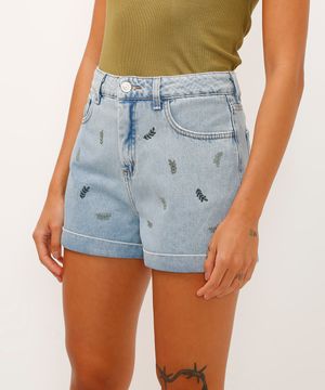 short jeans mom cintura super alta com bordado azul