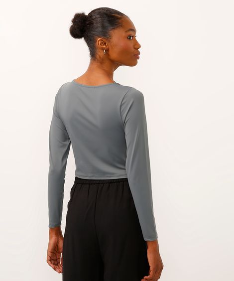 blusa cropped decote canoa manga longa cinza