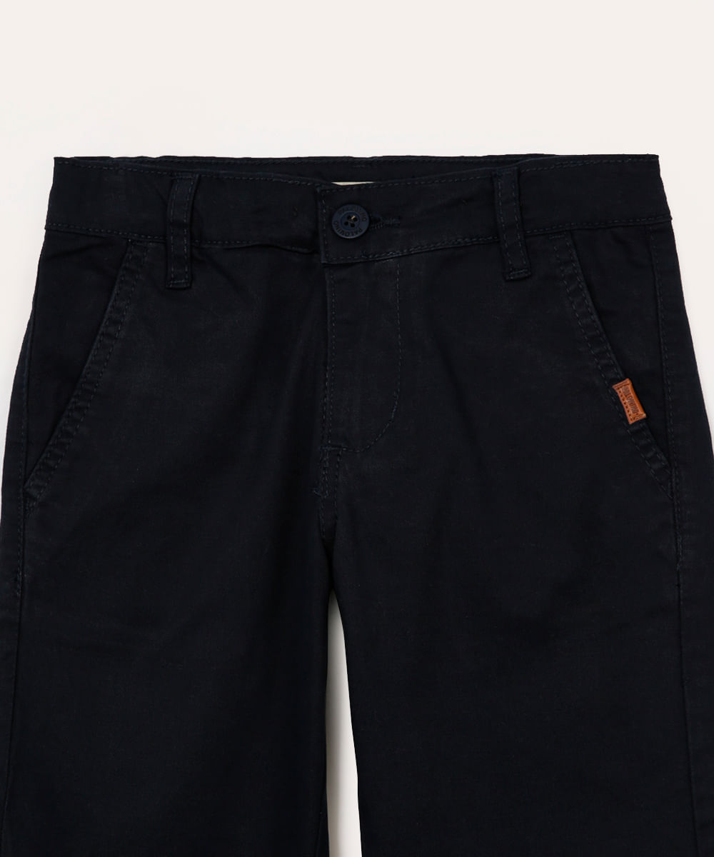 calça slim de sarja infantil com bolsos chino azul