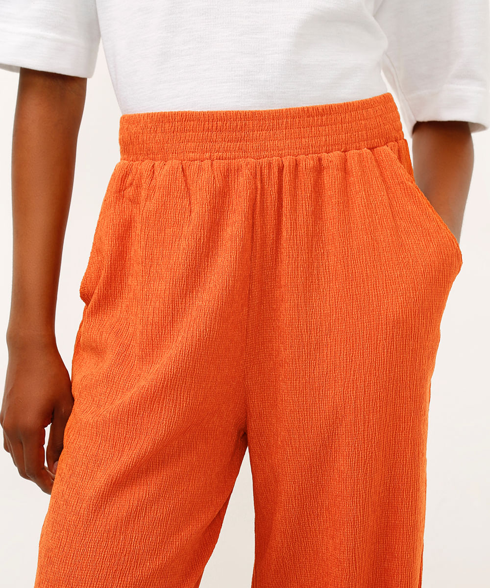 calça wide leg com bolsos texturizada laranja