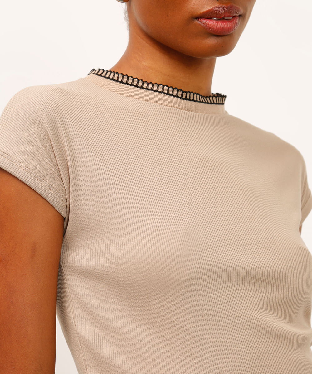 blusa de viscose canelada ponto tricot bege