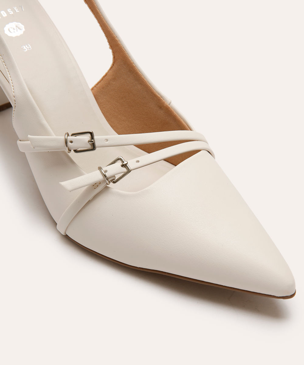 scarpin bico fino salto alto mindset off white