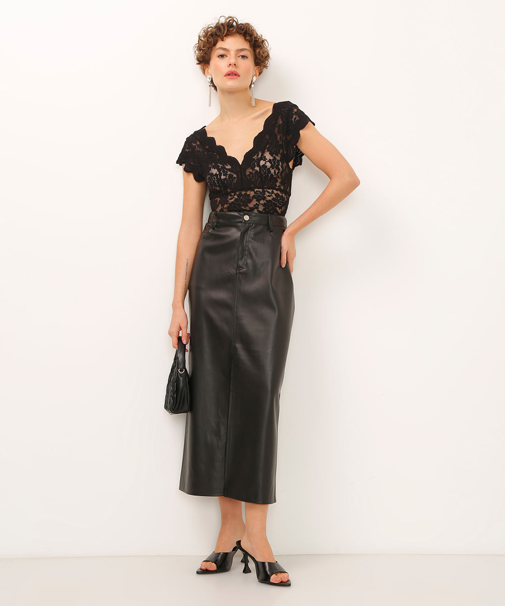 blusa rendada decote v  off white - preto