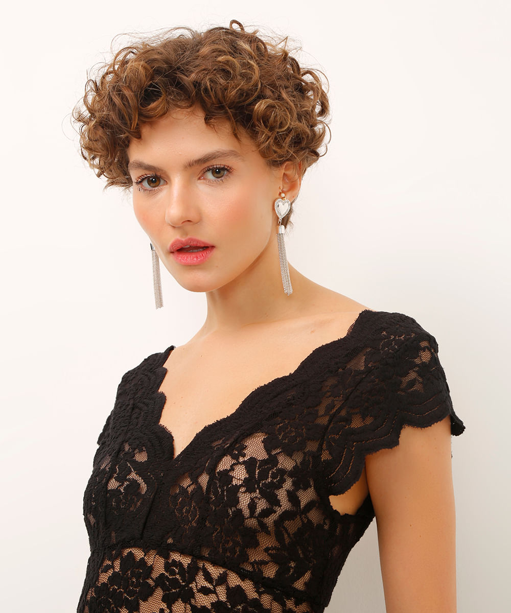 blusa rendada decote v  off white - preto