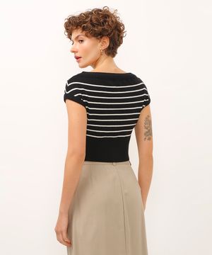 blusa cropped ombro a ombro listrada com botões preta