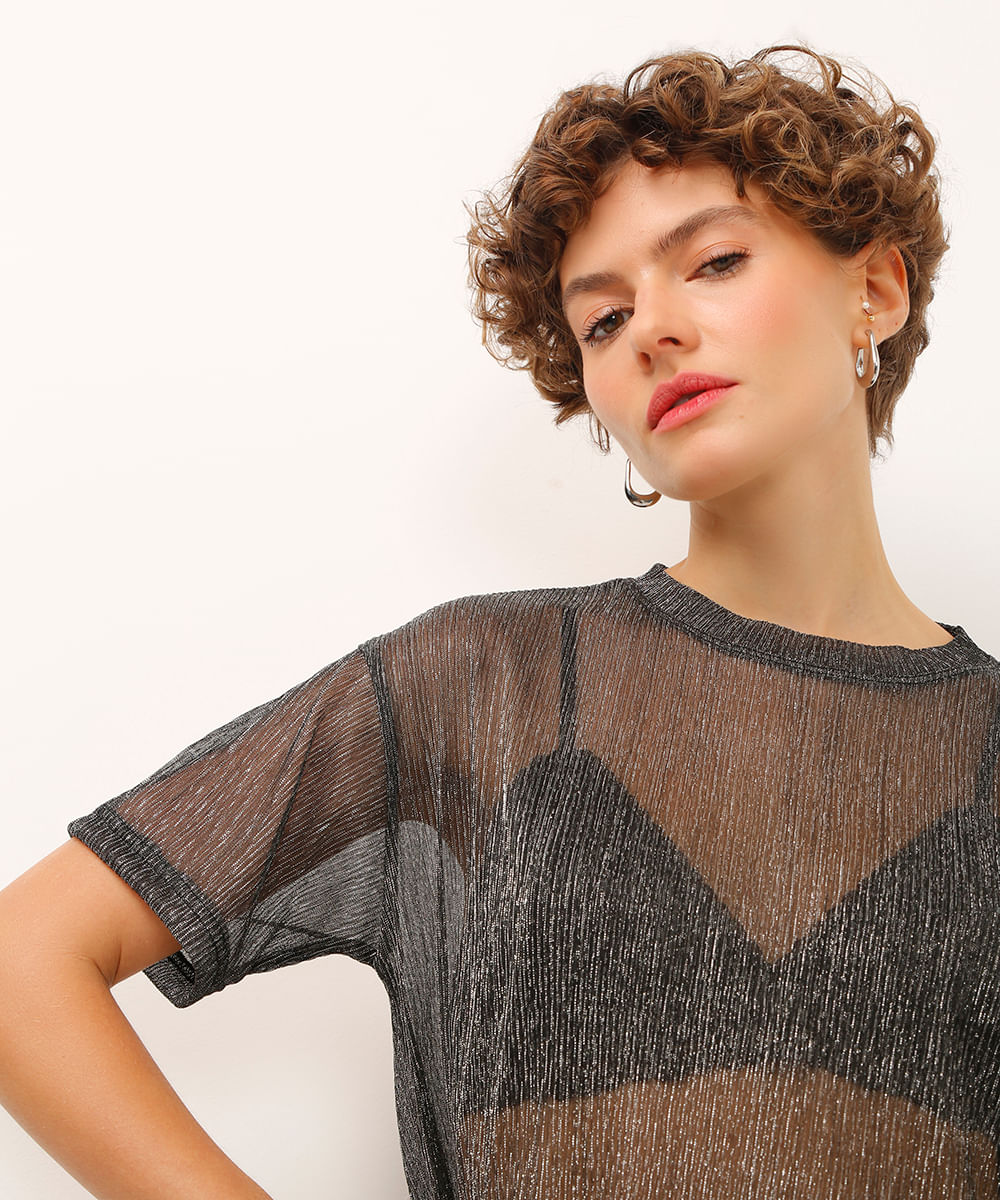 blusa decote redondo manga curta brilhosa preta