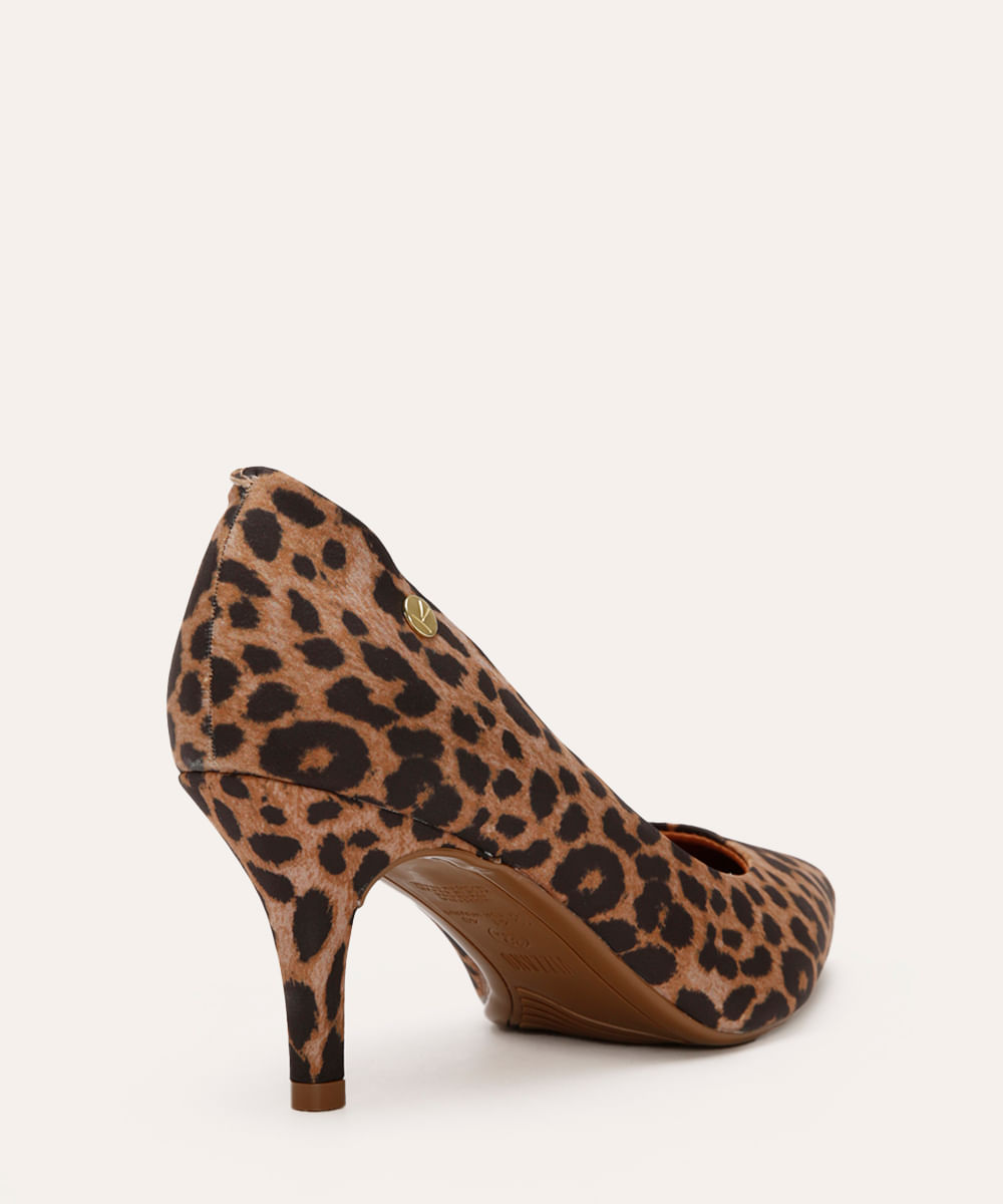 scarpin animal print onça salto médio vizzano bege