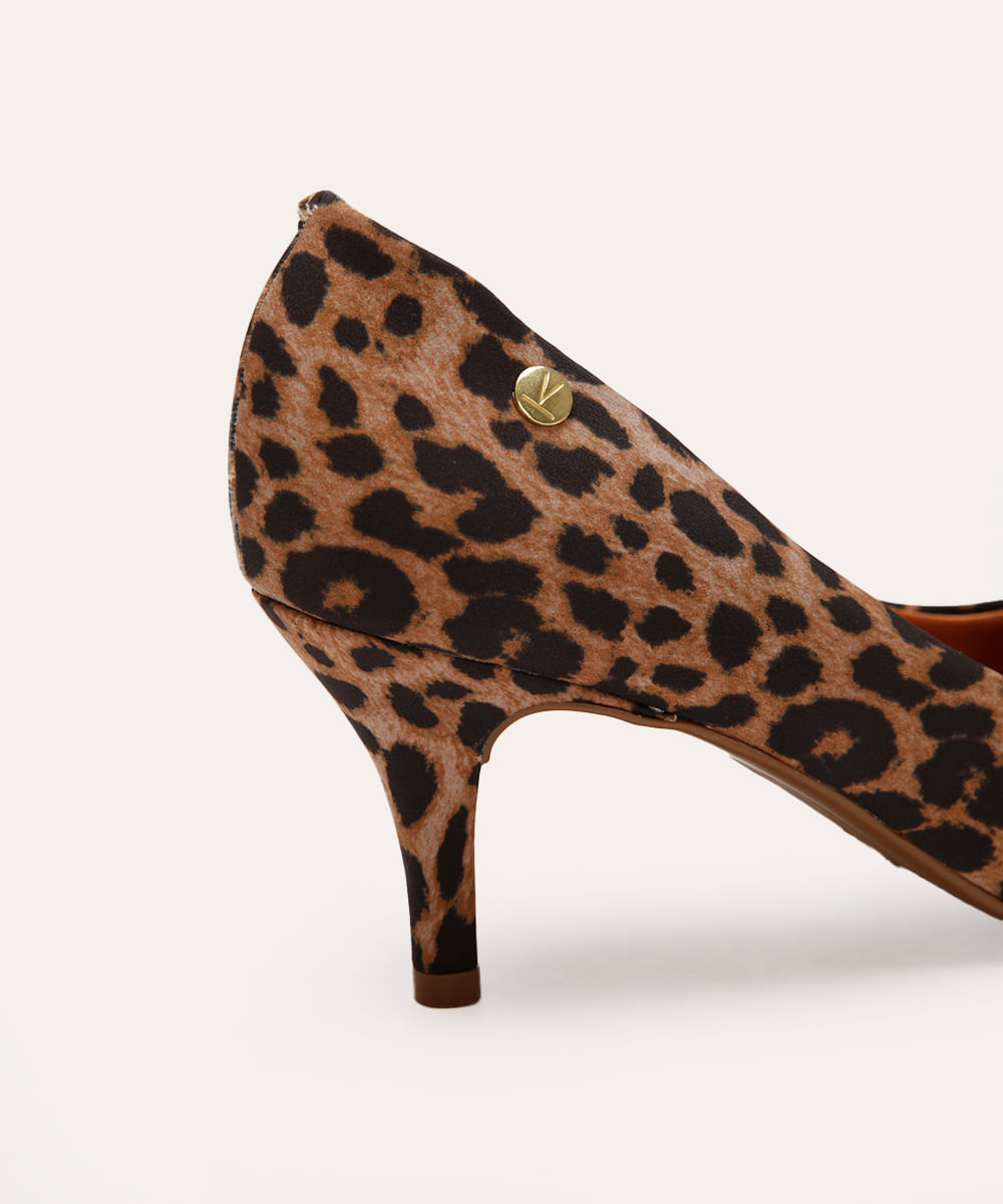 scarpin animal print onça salto médio vizzano bege
