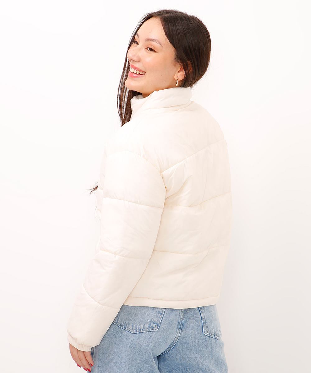 jaqueta puffer juvenil cropped gola alta bege