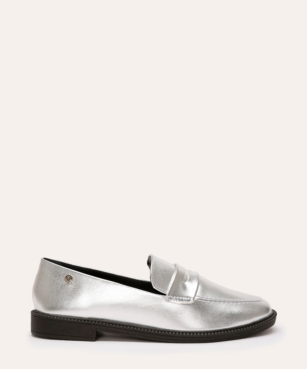 mocassim via uno metalizado prateado
