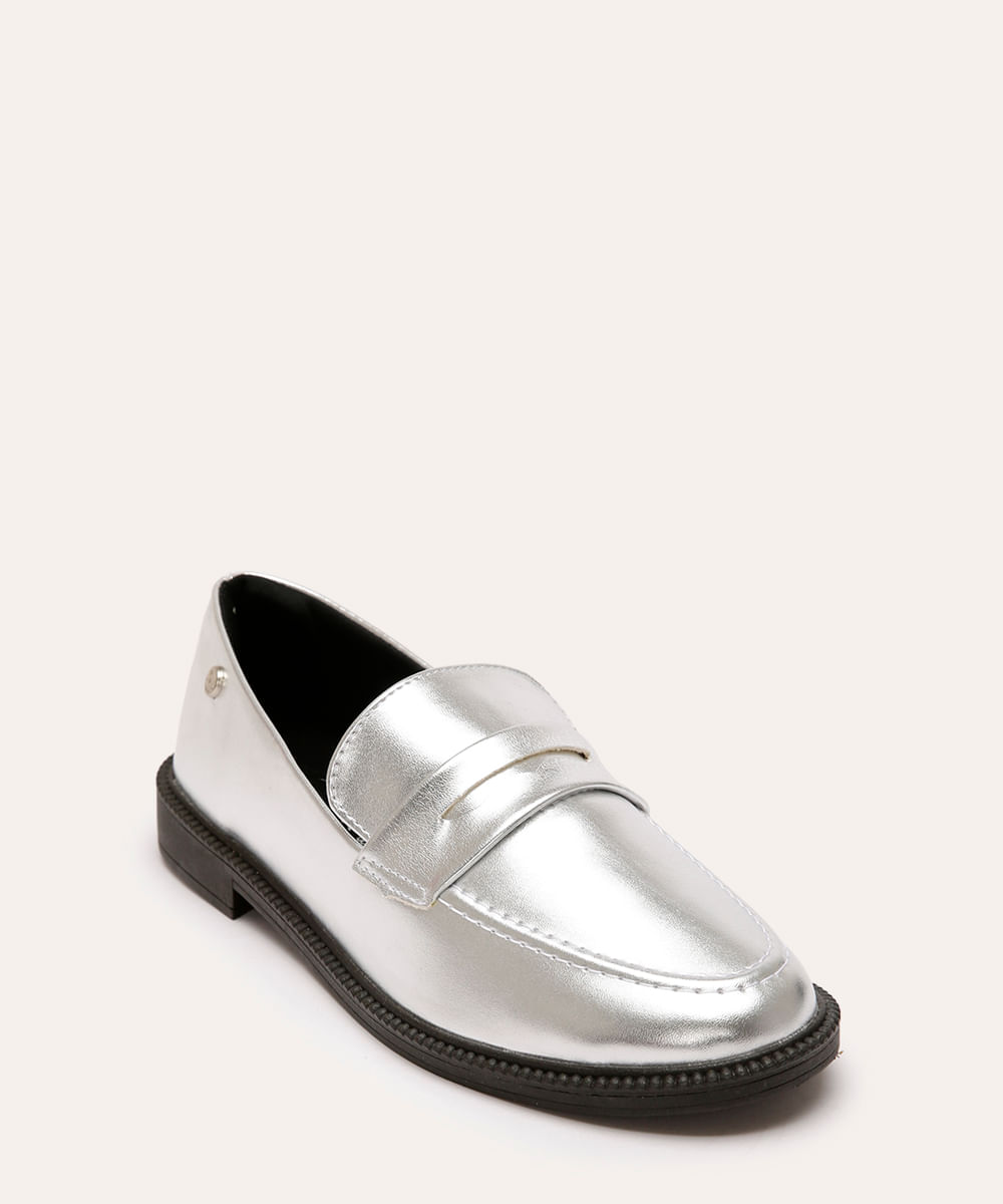 mocassim via uno metalizado prateado