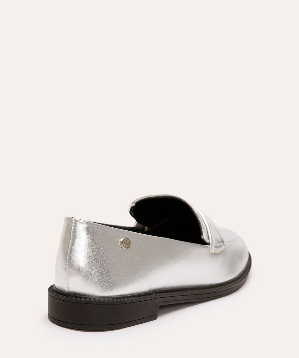mocassim via uno metalizado prateado