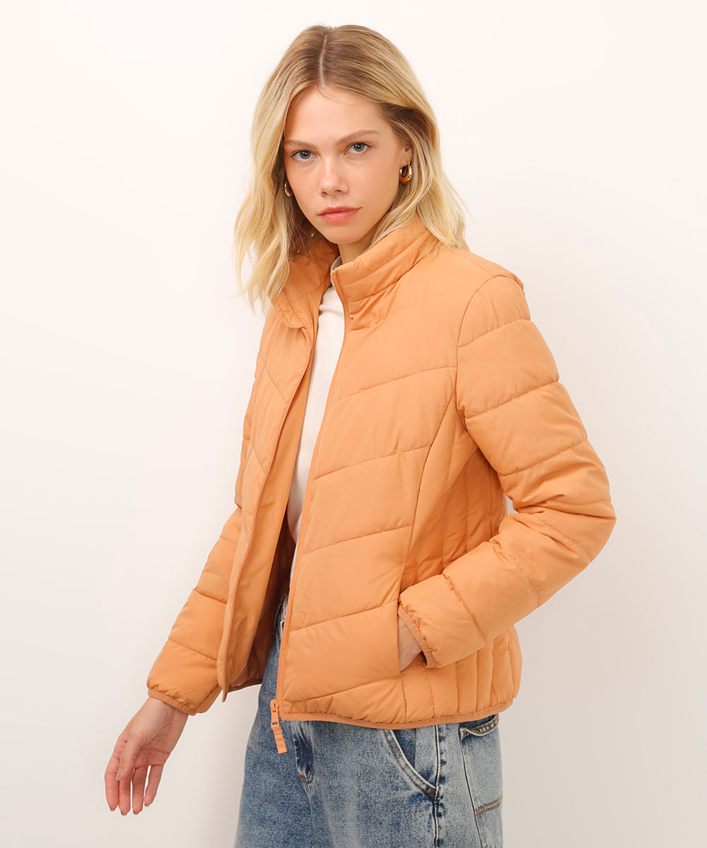 jaqueta puffer caramelo