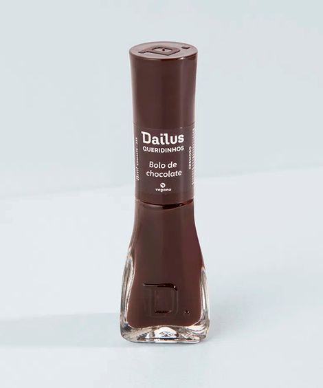 esmalte dailus bolo de chocolate marrom