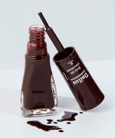 esmalte dailus bolo de chocolate marrom