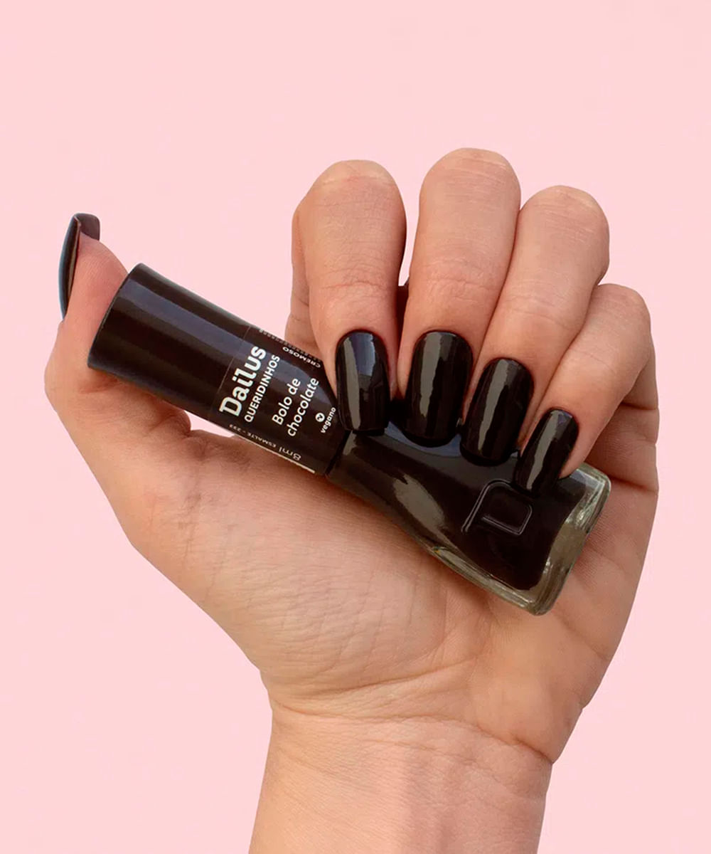 esmalte dailus bolo de chocolate marrom