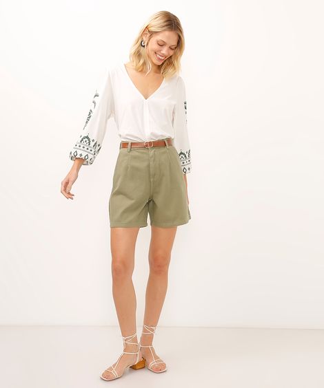 bermuda de sarja alfaiatada cintura super alta com cinto verde