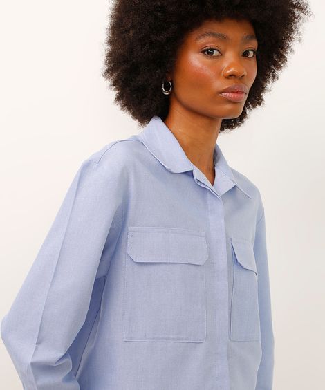camisa cropped com bolsos manga longa azul