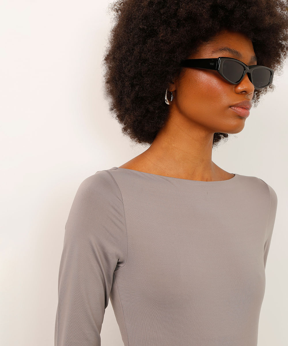 body decote canoa manga longa cinza