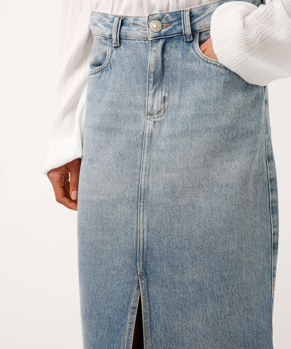 saia jeans midi cintura super alta com fenda jeans médio