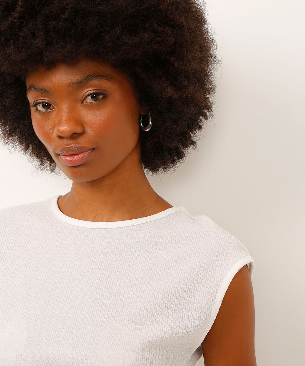 blusa alongada texturizada com franzido off white