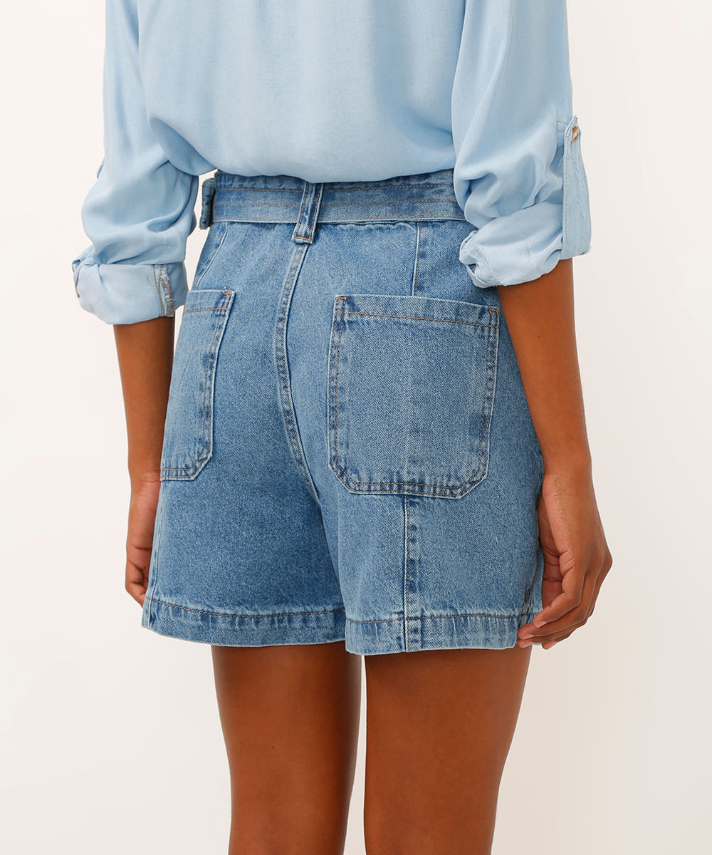 short jeans cintura super alta com cinto azul