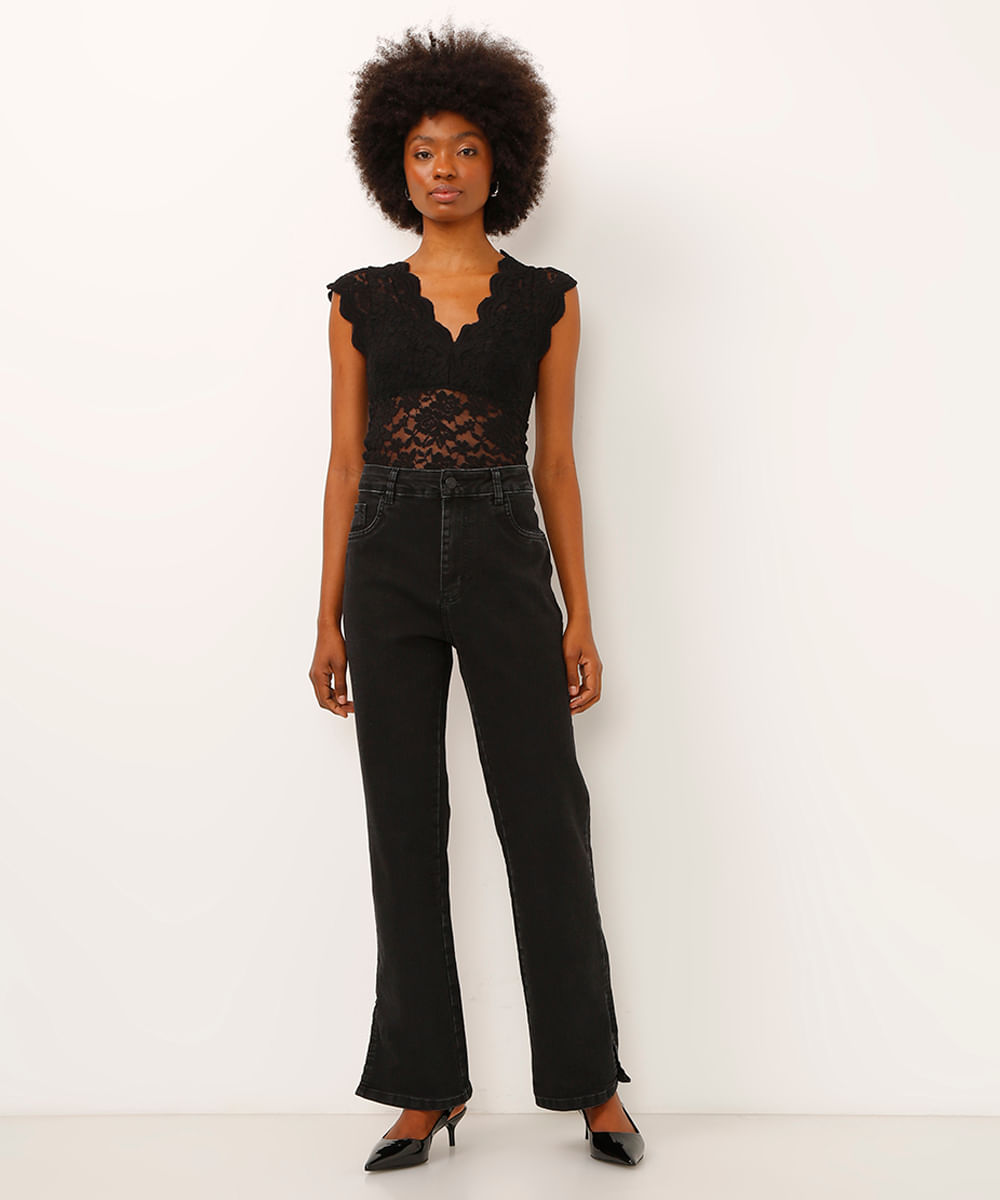 calça reta jeans cintura super alta com fenda sawary preta