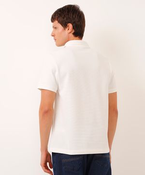 polo comfort com botão texturizada off white