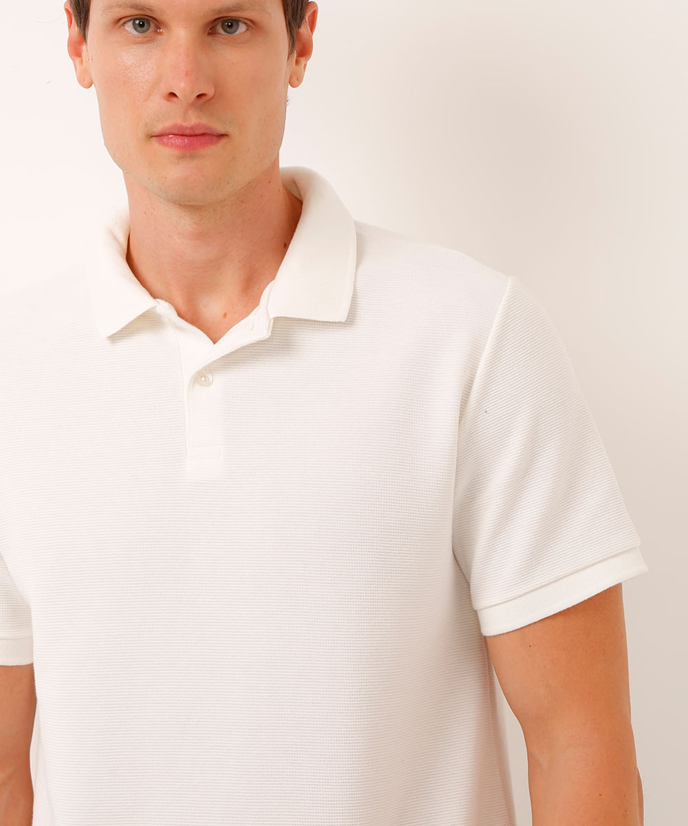 polo comfort com botão texturizada off white