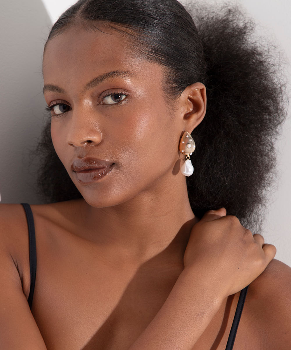 brinco gota com pérola mindset dourado