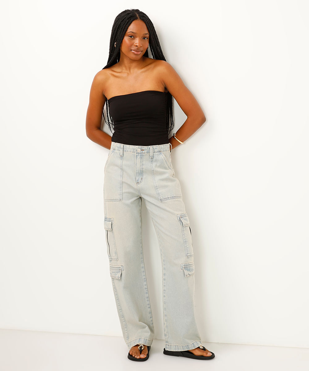 calça reta jeans cintura média bolsos cargo azul
