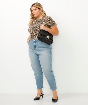 calça mom jeans com bolsos plus size azul