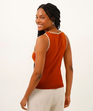 cropped de tricot com bordado laranja