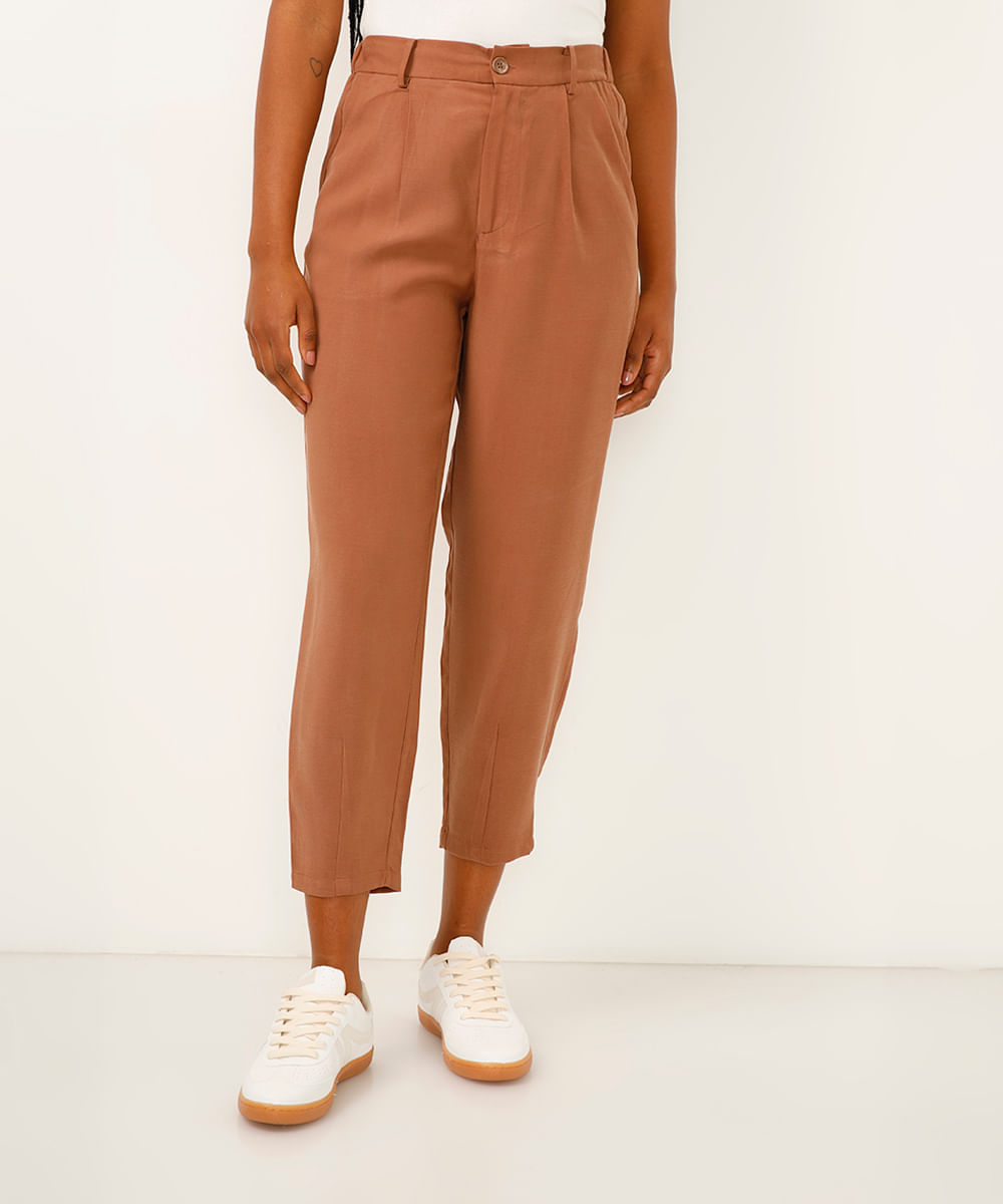 calça alfaiataria de viscose com pregas cintura alta - cru
