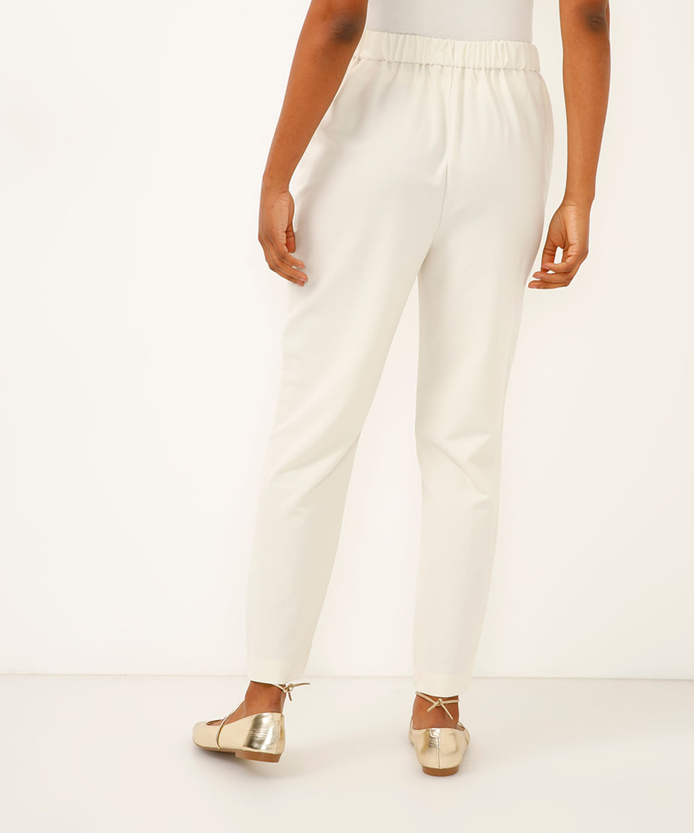 calça alfaiataria com botões cintura alta off white