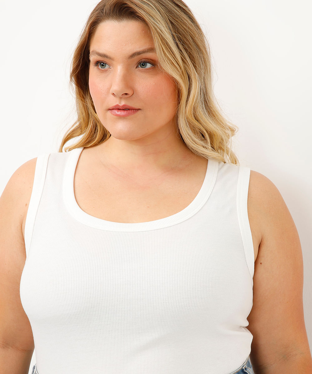 regata canela plus size decote redondo off white