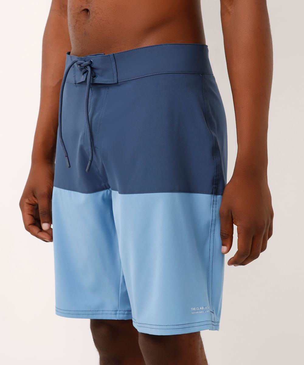 boardshort com recorte e cordão azul