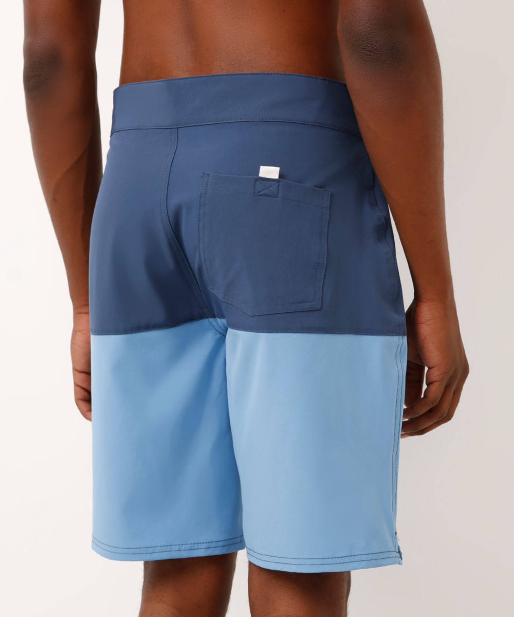 boardshort com recorte e cordão azul
