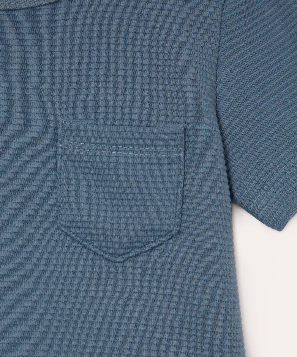 camiseta infantil texturizada com bolso manga curta azul