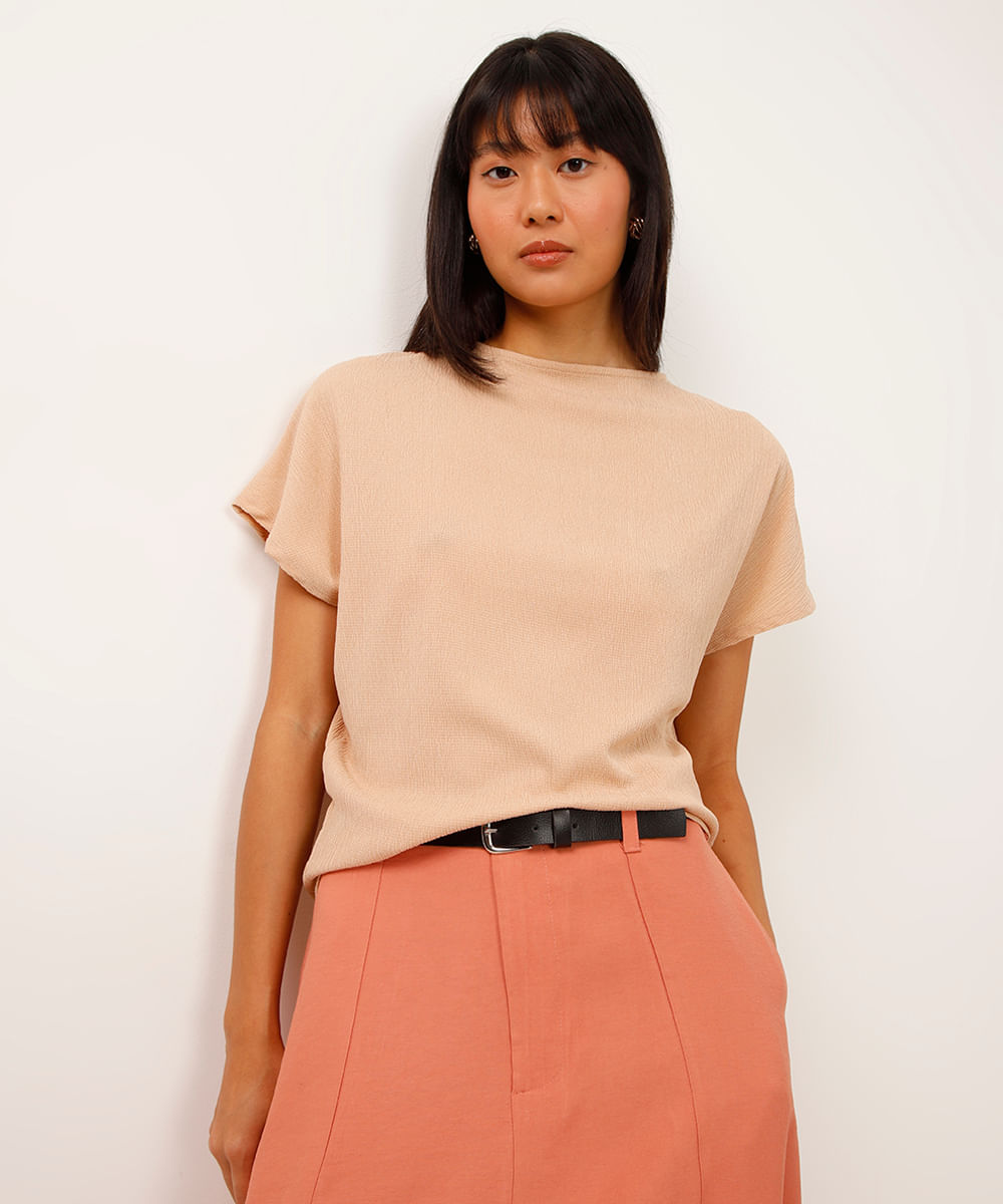 blusa muscle tee decote redondo texturizada bege