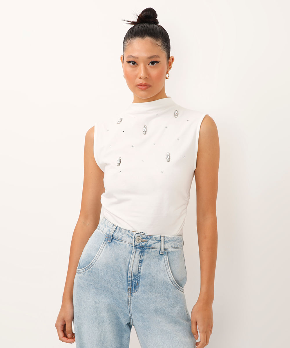 regata gola alta com franzidos e strass off white