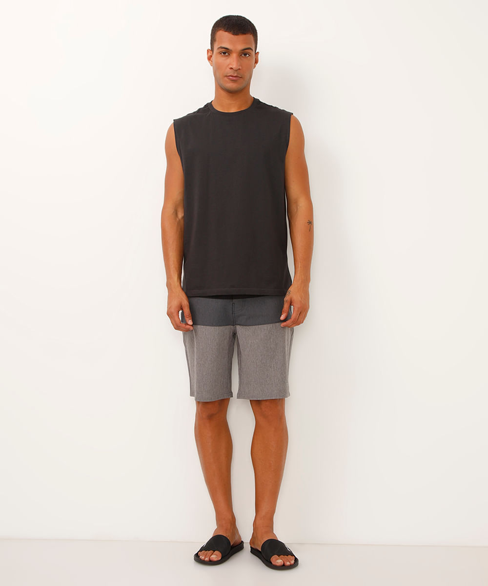 bermuda boardshort reta listrada cinza